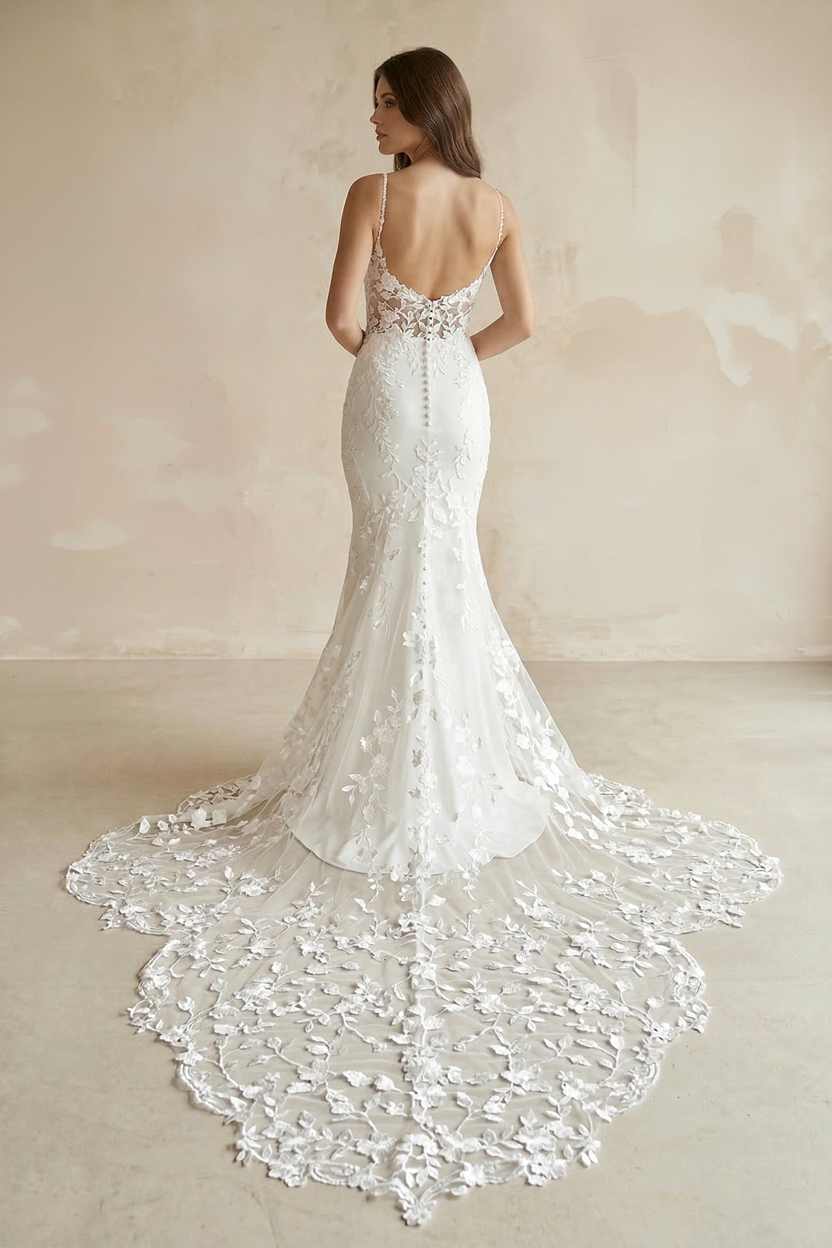 Robe de mariée blanche satinée coupe sirène à encolure en V - Harana