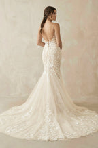 Robe de mariée ivoire en tulle coupe sirène à col V ornée d’appliqués - Harana