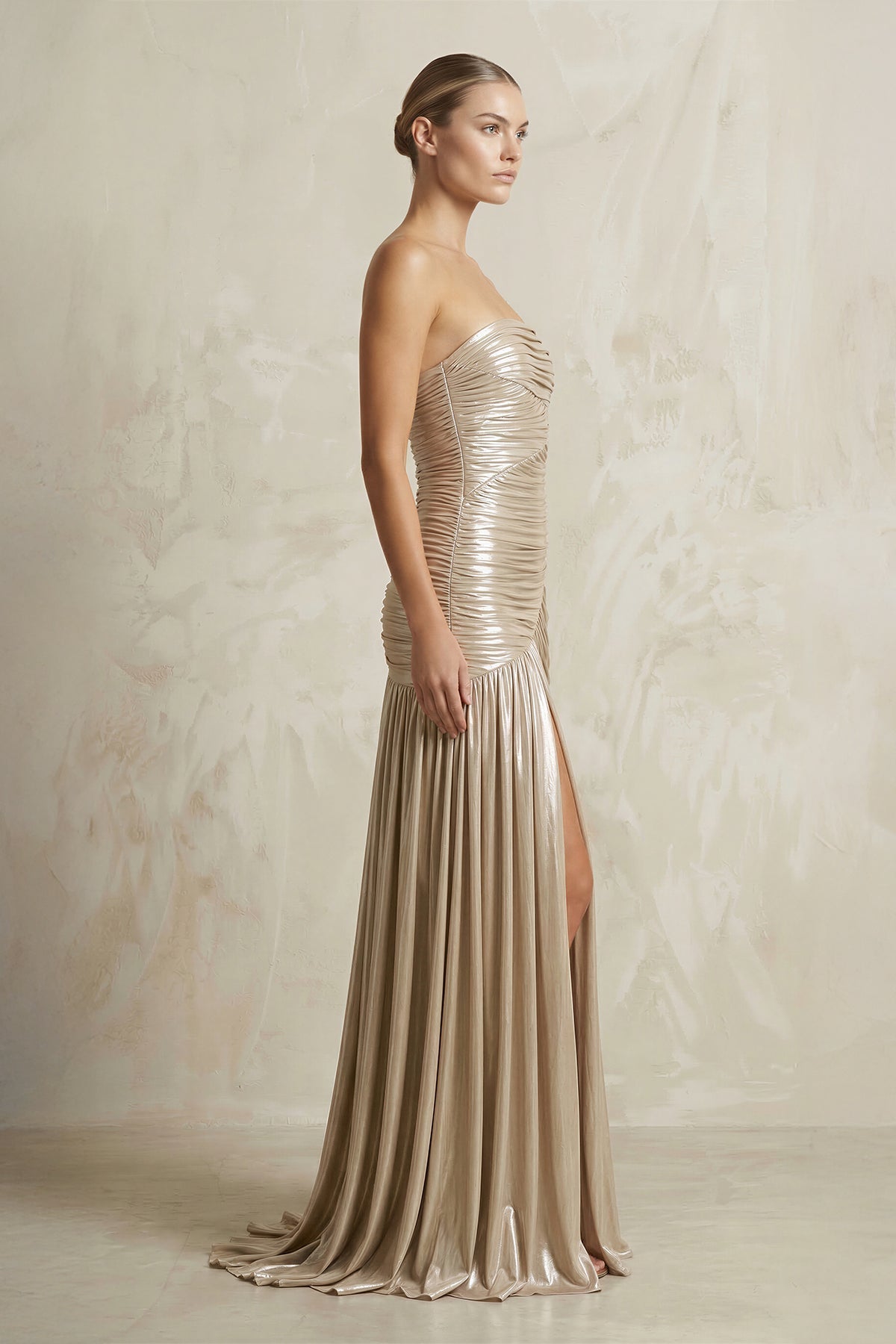 Robe longue champagne métallisée avec fente plissée - Harana