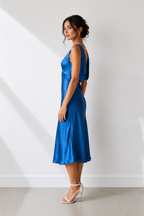 Robe bleu acier midi satinée coupe fourreau à col V - Harana