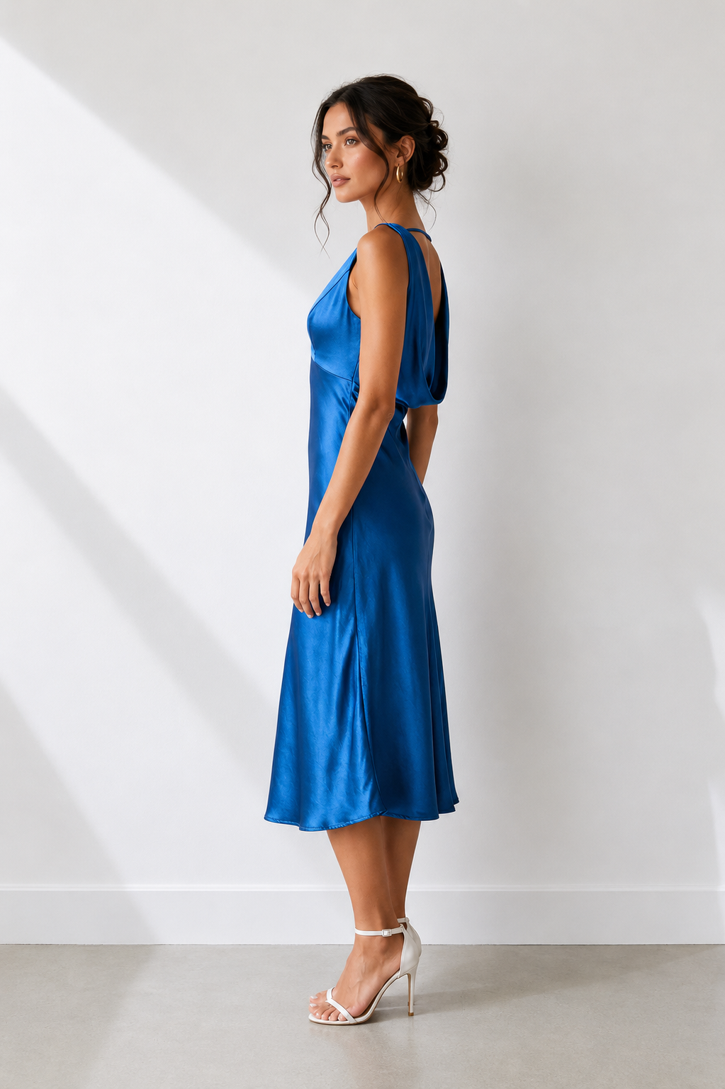 Robe bleu acier midi satinée coupe fourreau à col V - Harana