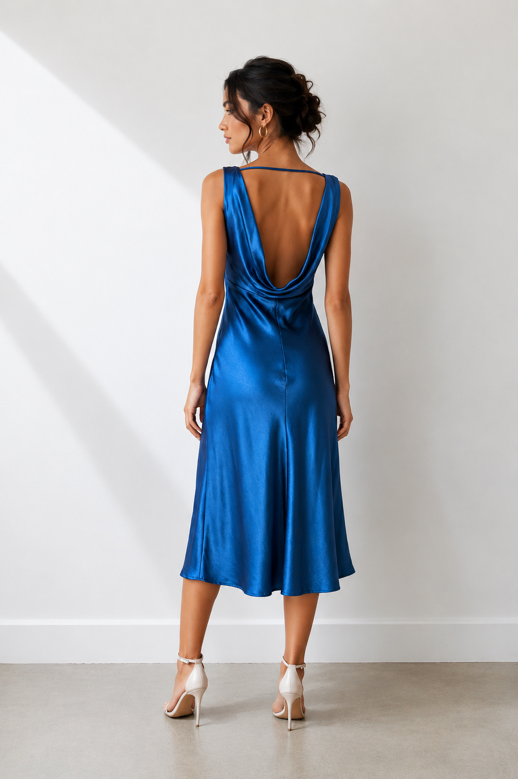 Robe bleu acier midi satinée coupe fourreau à col V - Harana