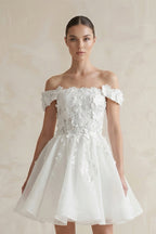 Robe de mariée courte blanc en tulle à épaules dénudées à appliques - Harana