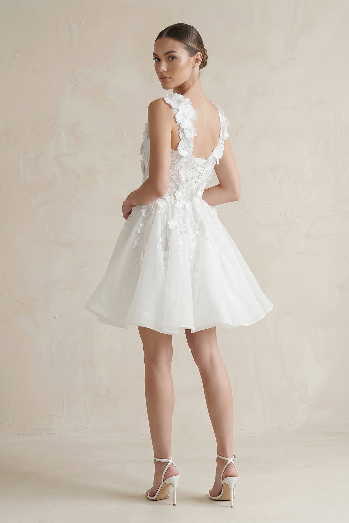 Robe de mariée courte blanc en tulle à épaules dénudées à appliques - Harana