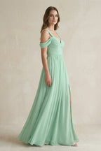 Robe demoiselle d’honneur pale pistachio longue à épaules dénudées avec fente froncée - Harana