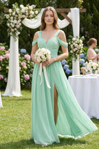 Robe demoiselle d’honneur pale pistachio longue à épaules dénudées avec fente froncée - Harana