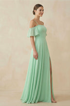 Robe demoiselle d’honneur pale pistachio longue à épaules dénudées manches courtes avec fente - Harana
