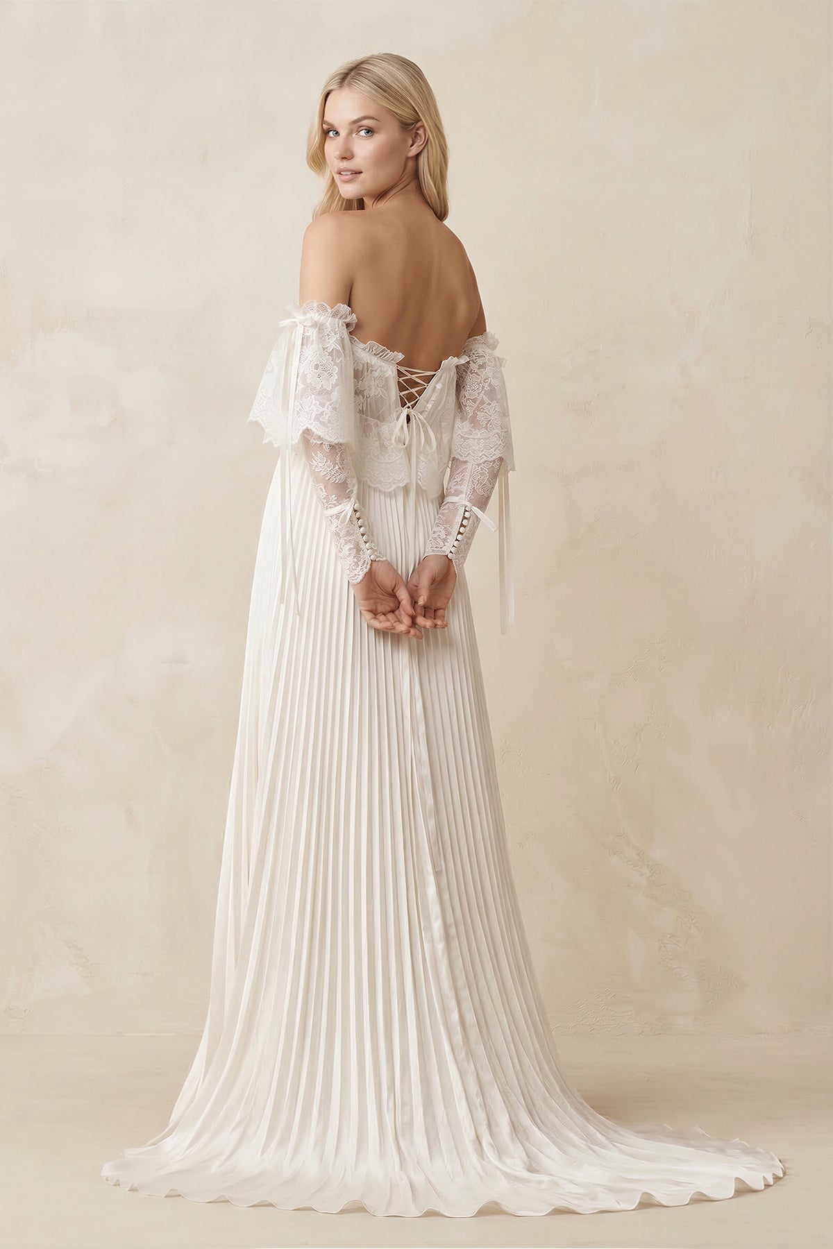Robe de mariée ivoire trapèze en dentelle à épaules dénudées manches courtes - Harana