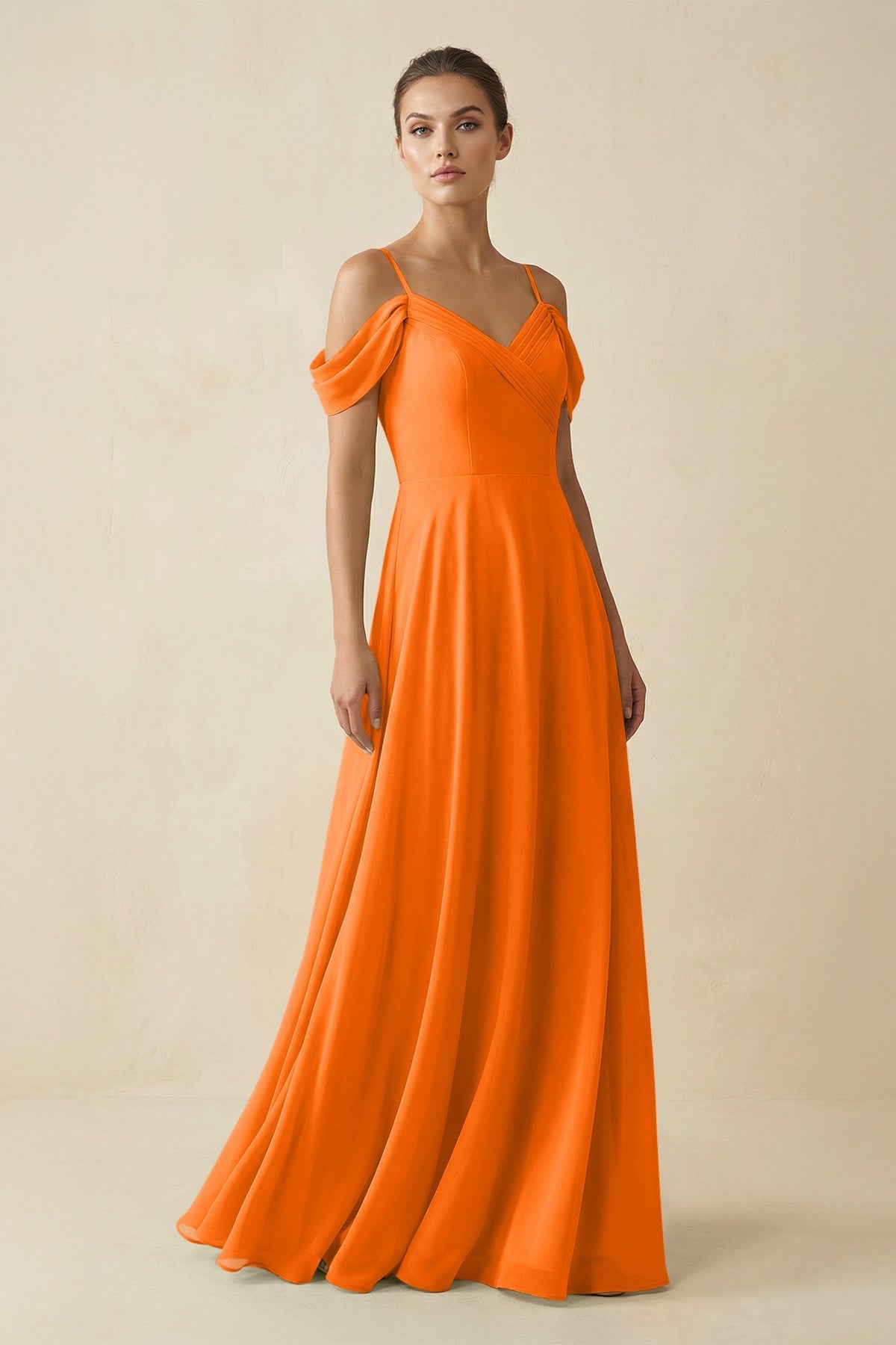 Robe longue orange en mousseline coupe trapèze plissée à épaules dénudées - Harana