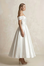 Robe de mariée blanche trapèze en satin à épaules dénudées plissée - Harana