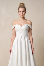 Robe de mariée blanche trapèze en satin à épaules dénudées - Harana