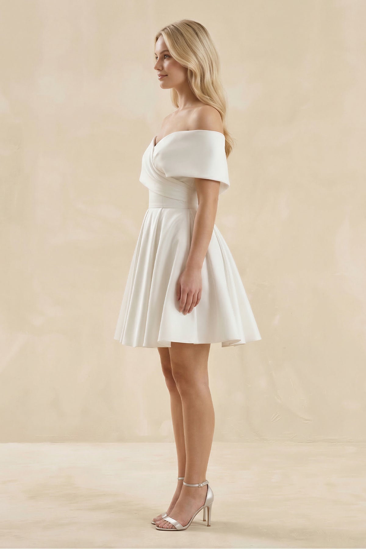 Robe de mariée ivoire trapèze en satin à épaules dénudées à corset - Harana