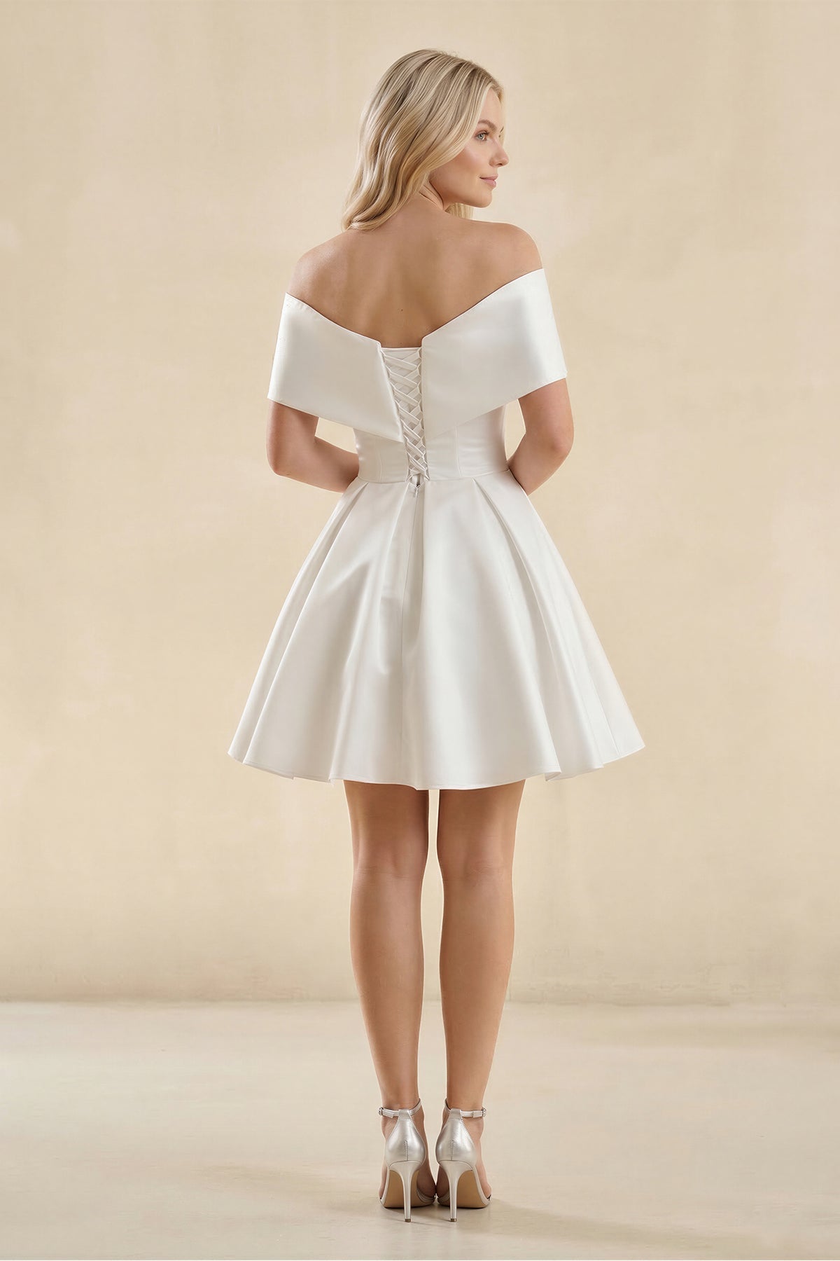 Robe de mariée ivoire trapèze en satin à épaules dénudées à corset - Harana