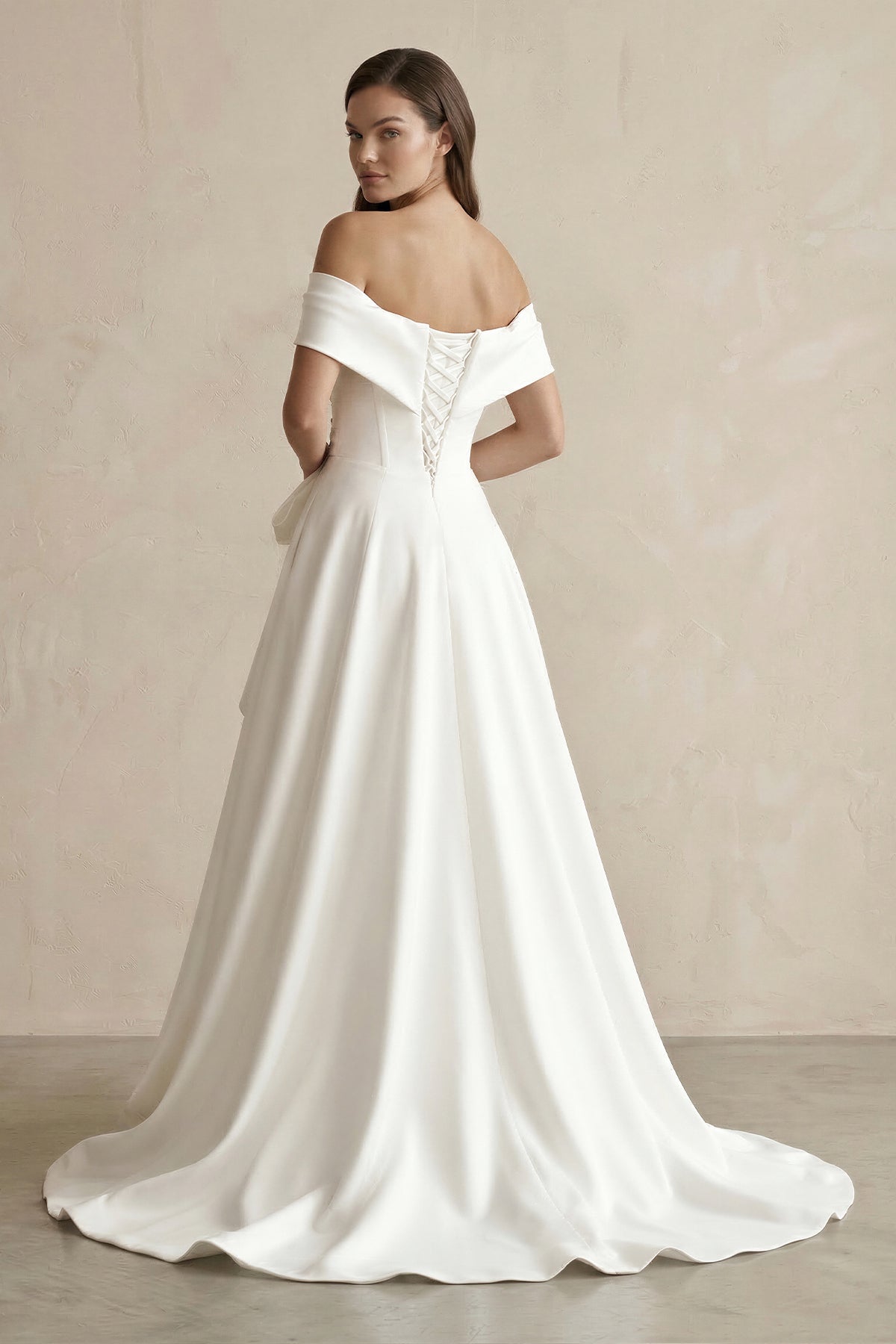 Robe de mariée blanche trapèze en satin à épaules dénudées avec nœud - Harana
