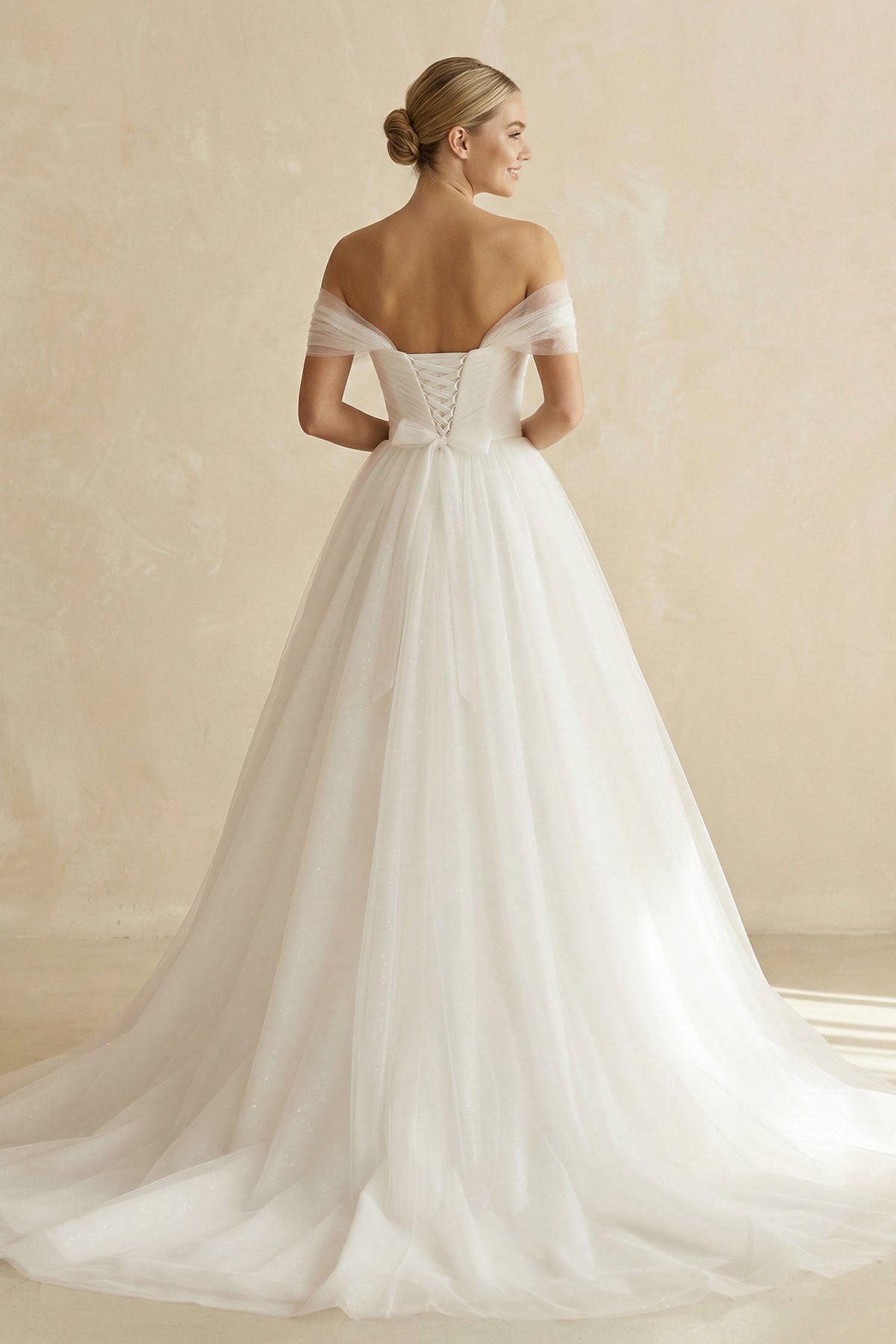 Robe de mariée blanche trapèze en dentelle à épaules dénudées sans manches - Harana