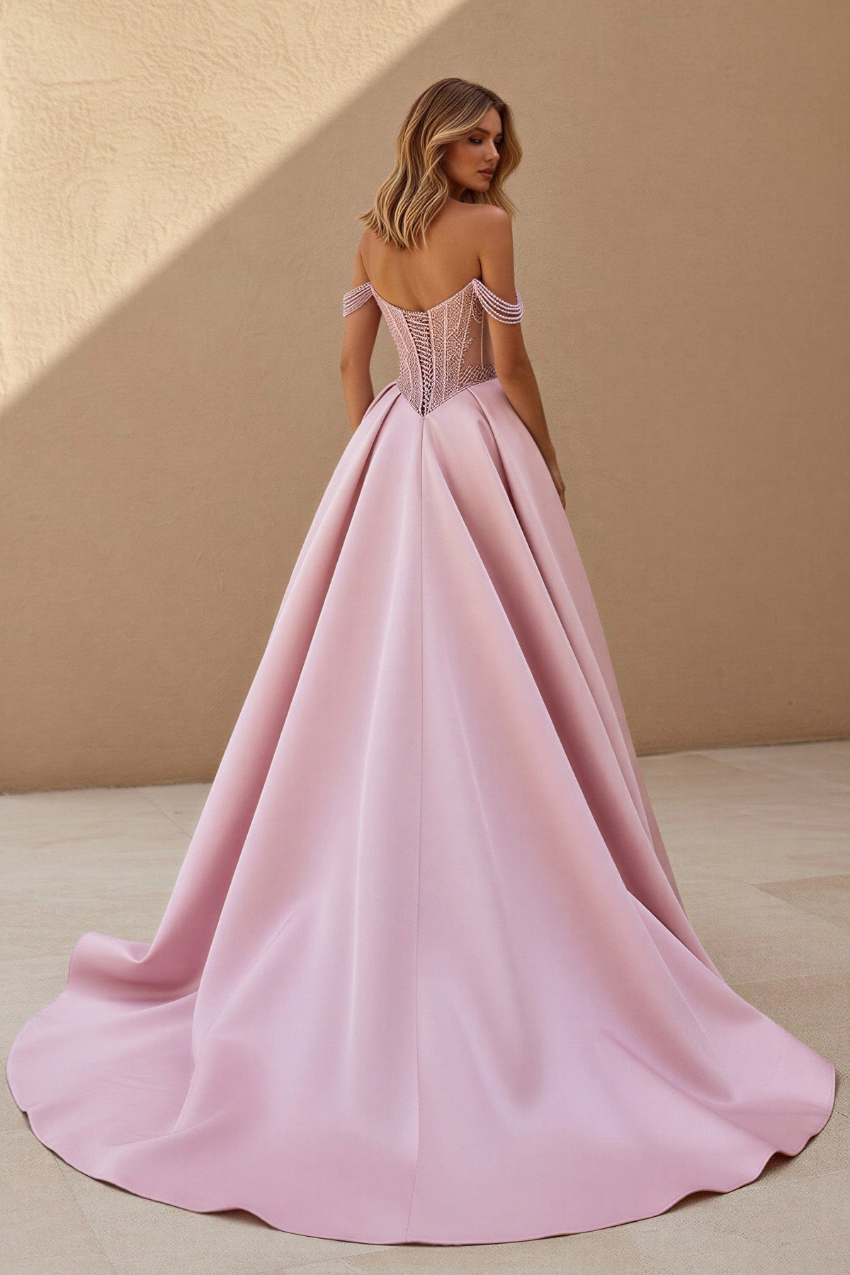Robe longue rose à épaules dénudées avec fente perlée - Harana