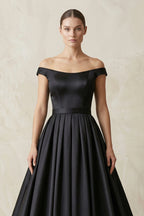 Robe de mariée noire trapèze en satin à épaules dénudées - Harana
