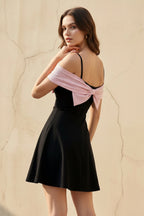 Robe courte black & pink à épaules dénudées avec nœud - Harana