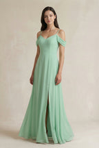 Robe demoiselle d’honneur pale pistachio longue à épaules dénudées à fines bretelles avec fente - Harana