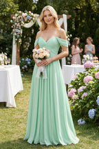 Robe demoiselle d’honneur pale pistachio longue à épaules dénudées sans manches plissée - Harana
