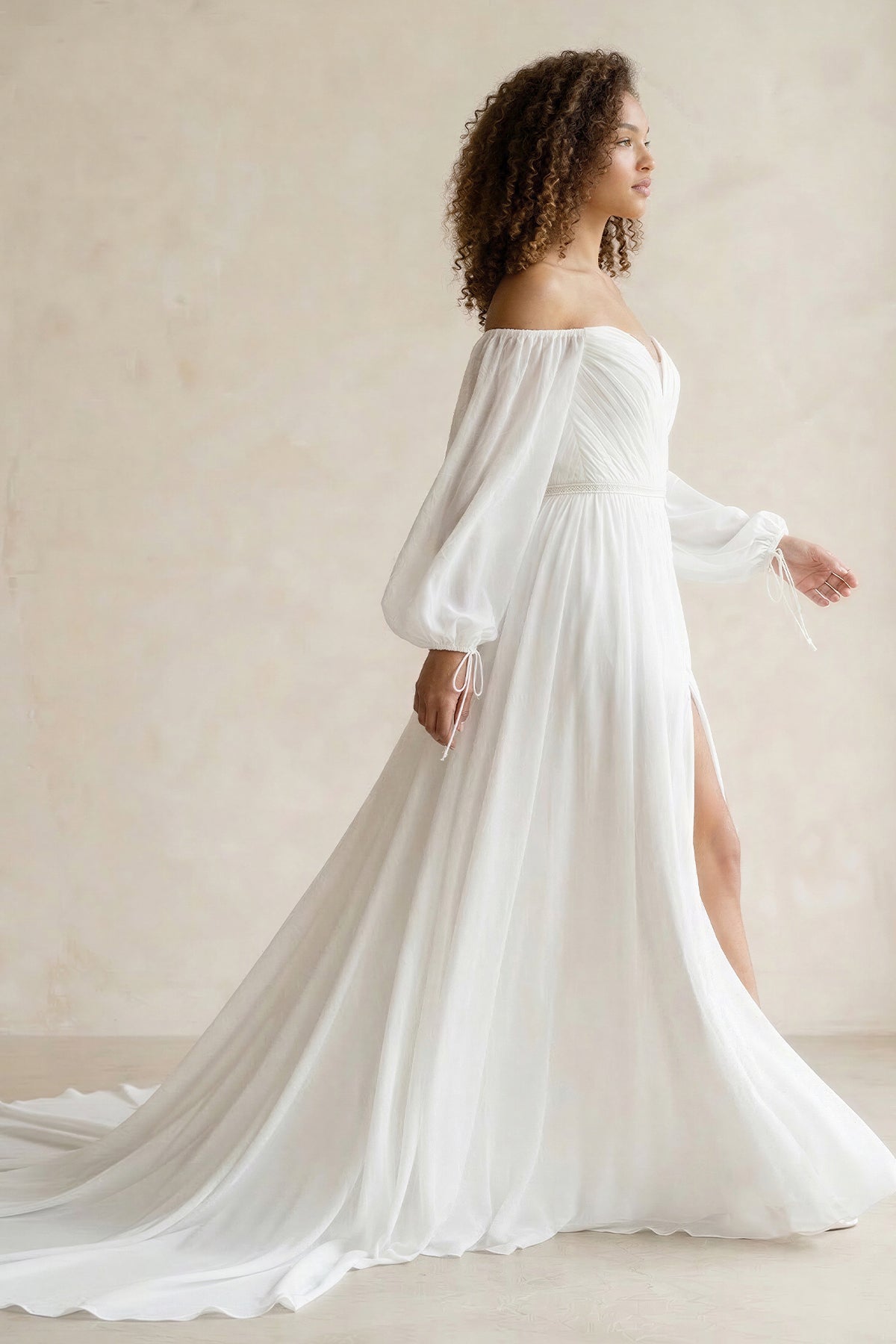 Robe de mariée blanche trapèze en mousseline à épaules dénudées manches longues - Harana