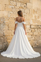 Robe de mariée blanche trapèze en mousseline à épaules dénudées avec fente - Harana