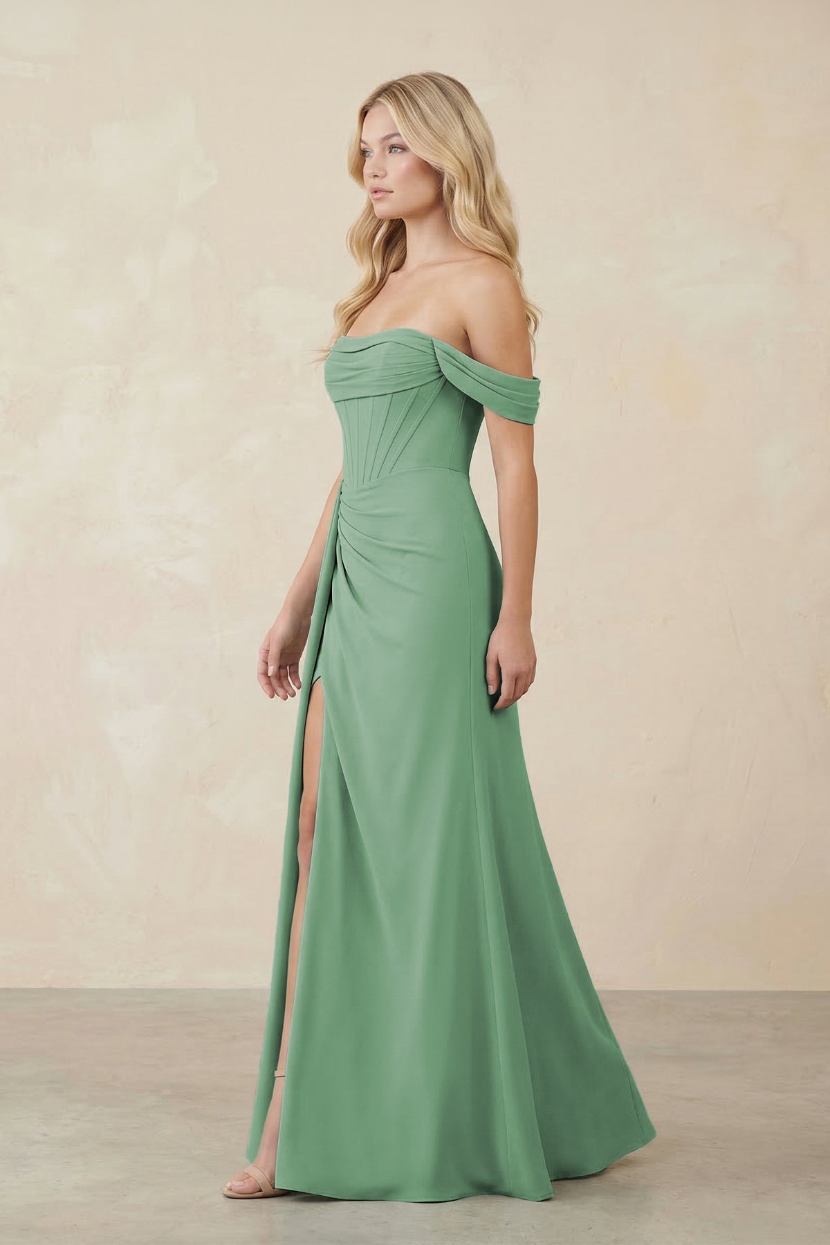 Robe demoiselle d’honneur vert d’eau longue à épaules dénudées avec fente froncée - Harana