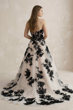 Robe de mariée black & nude longue à épaules dénudées sans manches en tulle - Harana