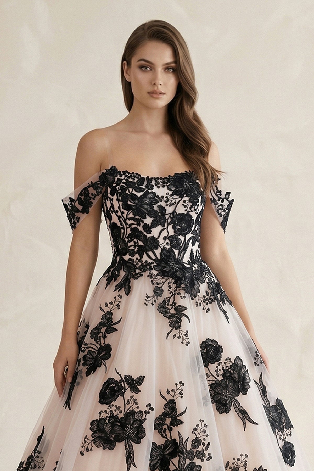 Robe de mariée black & nude longue à épaules dénudées sans manches en tulle - Harana