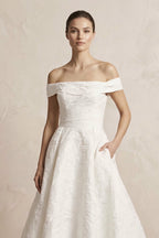 Robe de mariée blanc longue à épaules dénudées sans manches froncée - Harana