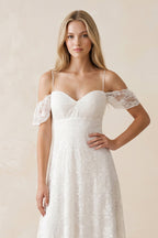 Robe de mariée blanche en dentelle silhouette trapèze à épaules dénudées ornée d’appliqués - Harana