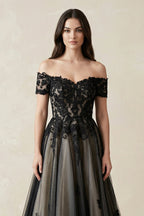 Robe de mariée noire trapèze en dentelle à épaules dénudées - Harana