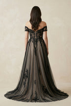 Robe de mariée noire trapèze en dentelle à épaules dénudées - Harana