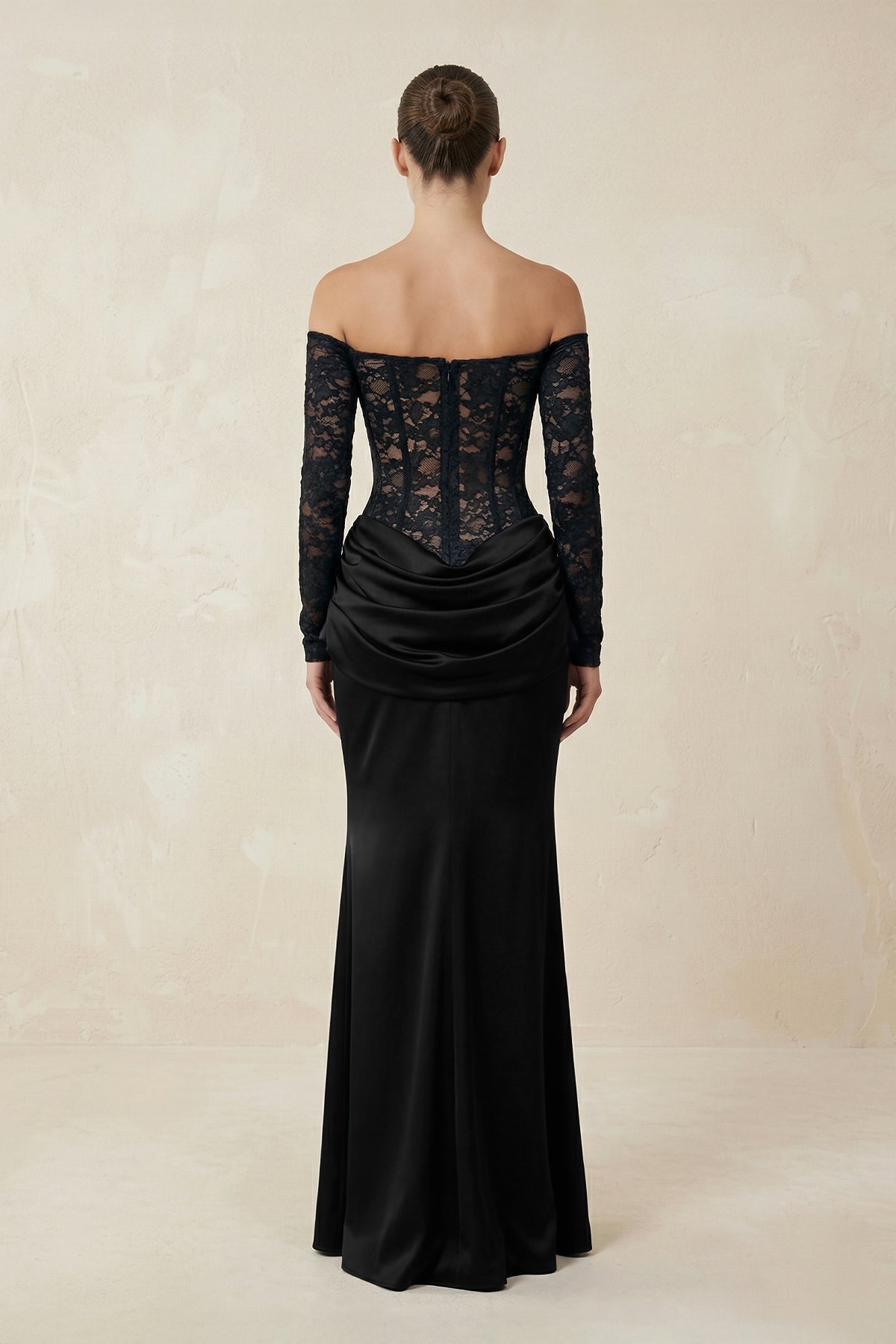 Robe longue noire en dentelle à épaules dénudées - Harana