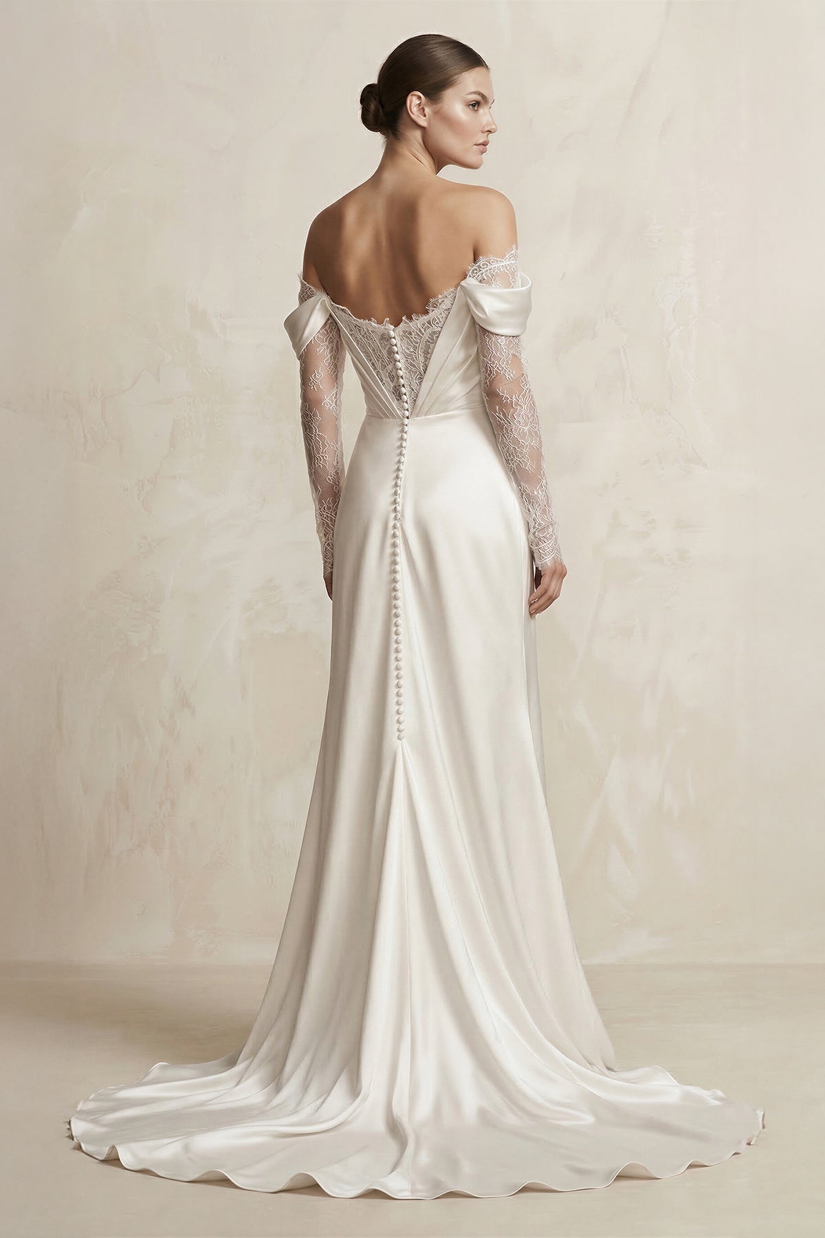 Robe de mariée ivoire en satin à épaules dénudées manches longues - Harana