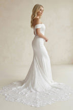 Robe de mariée blanche en satin et dentelle coupe sirène à épaules dénudées - Harana