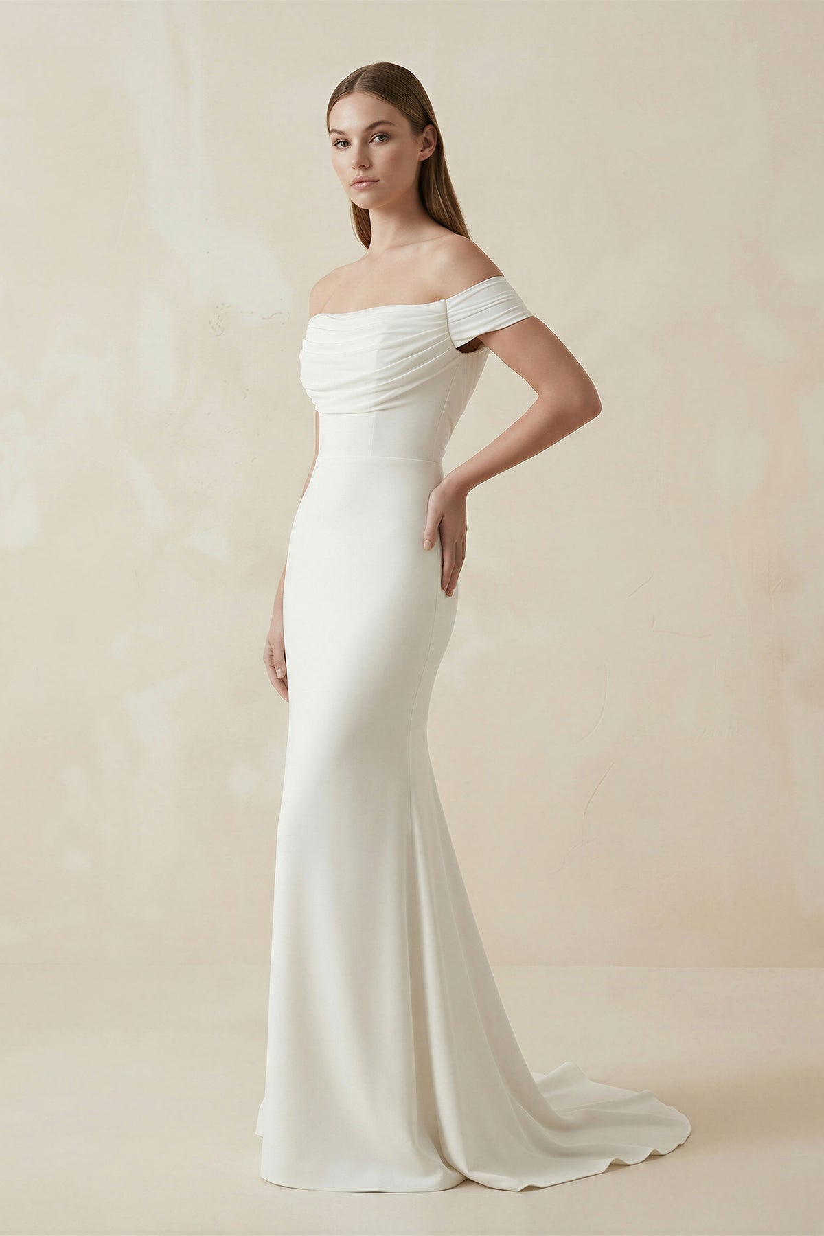 Robe de mariée blanche satinée coupe sirène à épaules dénudées plissée - Harana