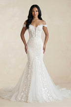Robe de mariée blanche en tulle coupe sirène à épaules dénudées ornée d’appliqués - Harana