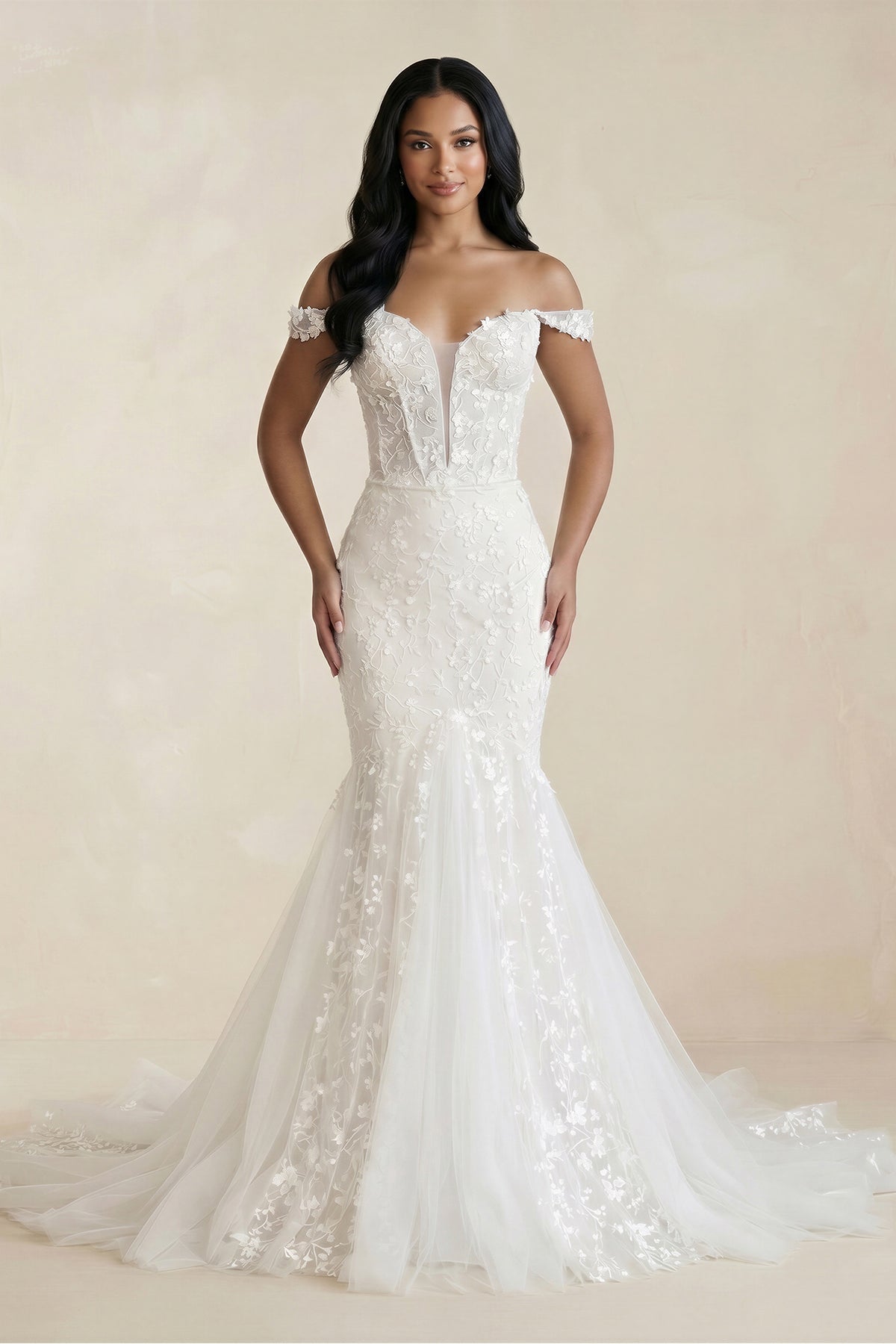 Robe de mariée blanche en tulle coupe sirène à épaules dénudées ornée d’appliqués - Harana