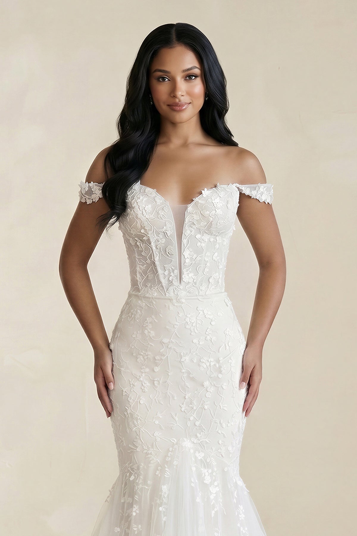Robe de mariée blanche en tulle coupe sirène à épaules dénudées ornée d’appliqués - Harana