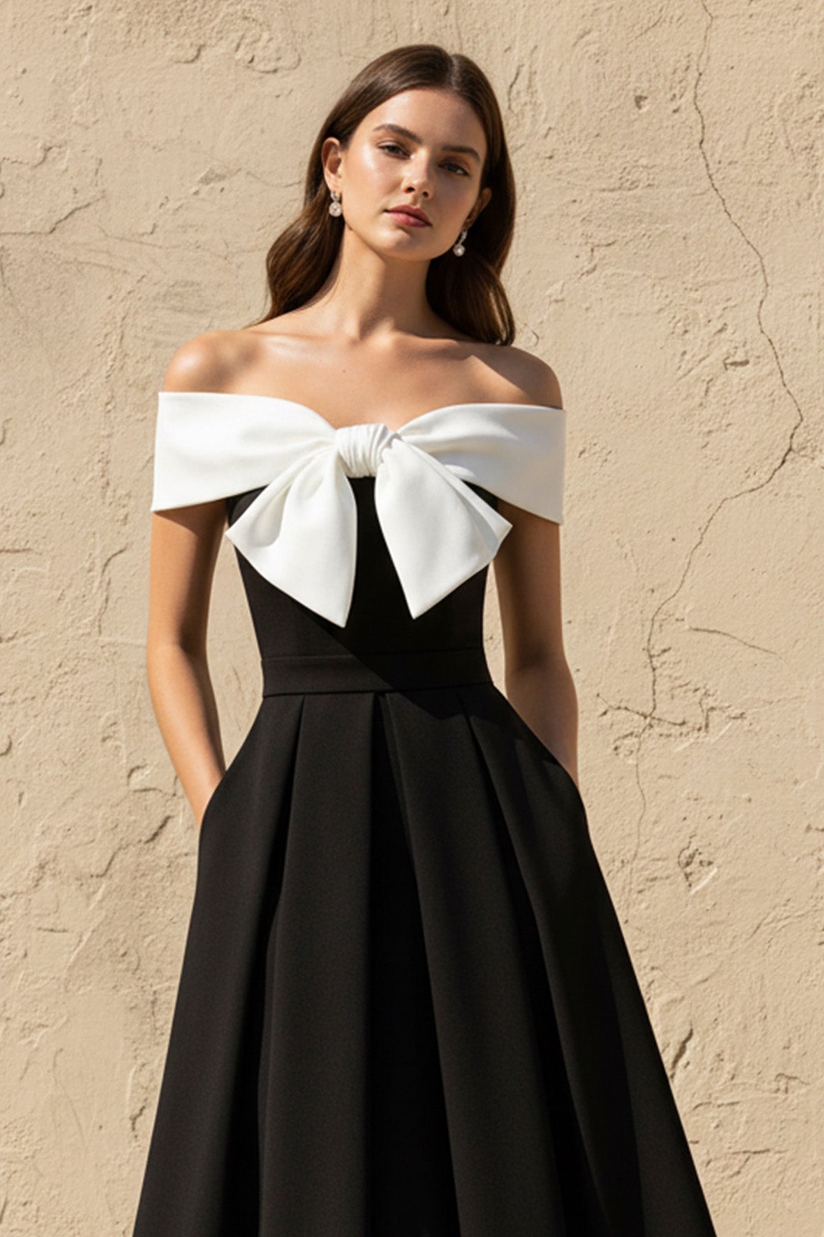 Robe midi black & white à épaules dénudées avec nœud - Harana
