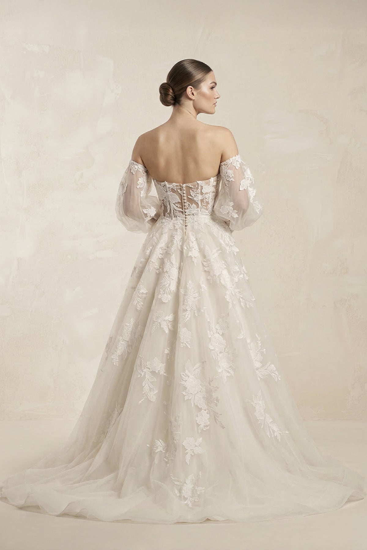 Robe de mariée ivoire longue à épaules dénudées manches longues coupe trapèze - Harana