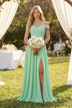 Robe demoiselle d’honneur pale pistachio longue à épaules dénudées plissée effet drapé - Harana