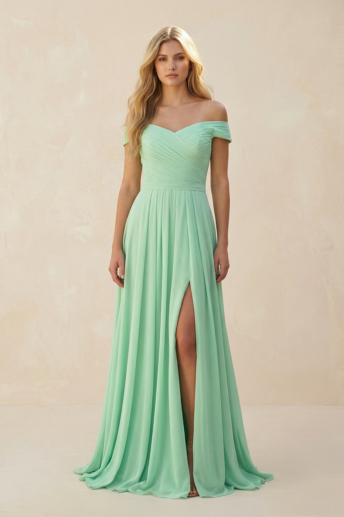 Robe demoiselle d’honneur pale pistachio longue à épaules dénudées plissée effet drapé - Harana