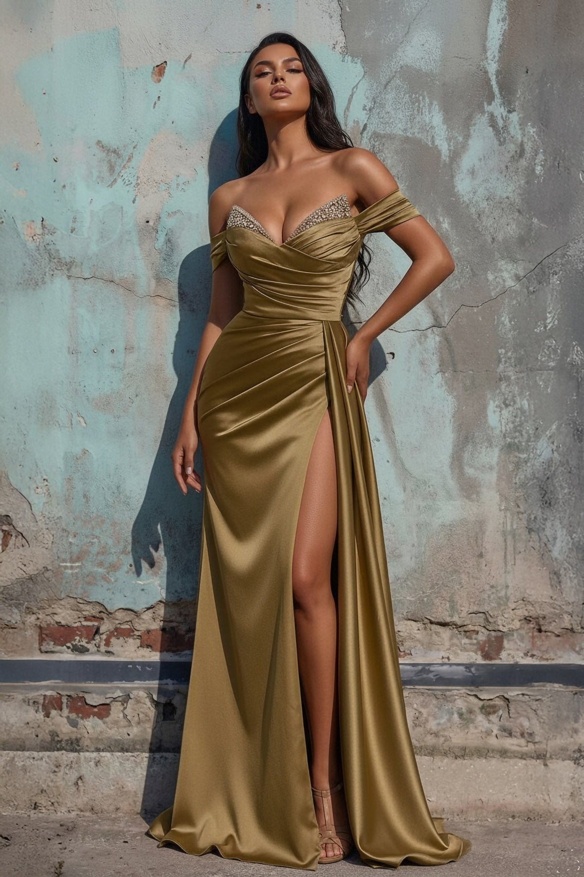 Robe longue doré à épaules dénudées plissée perlée - Harana