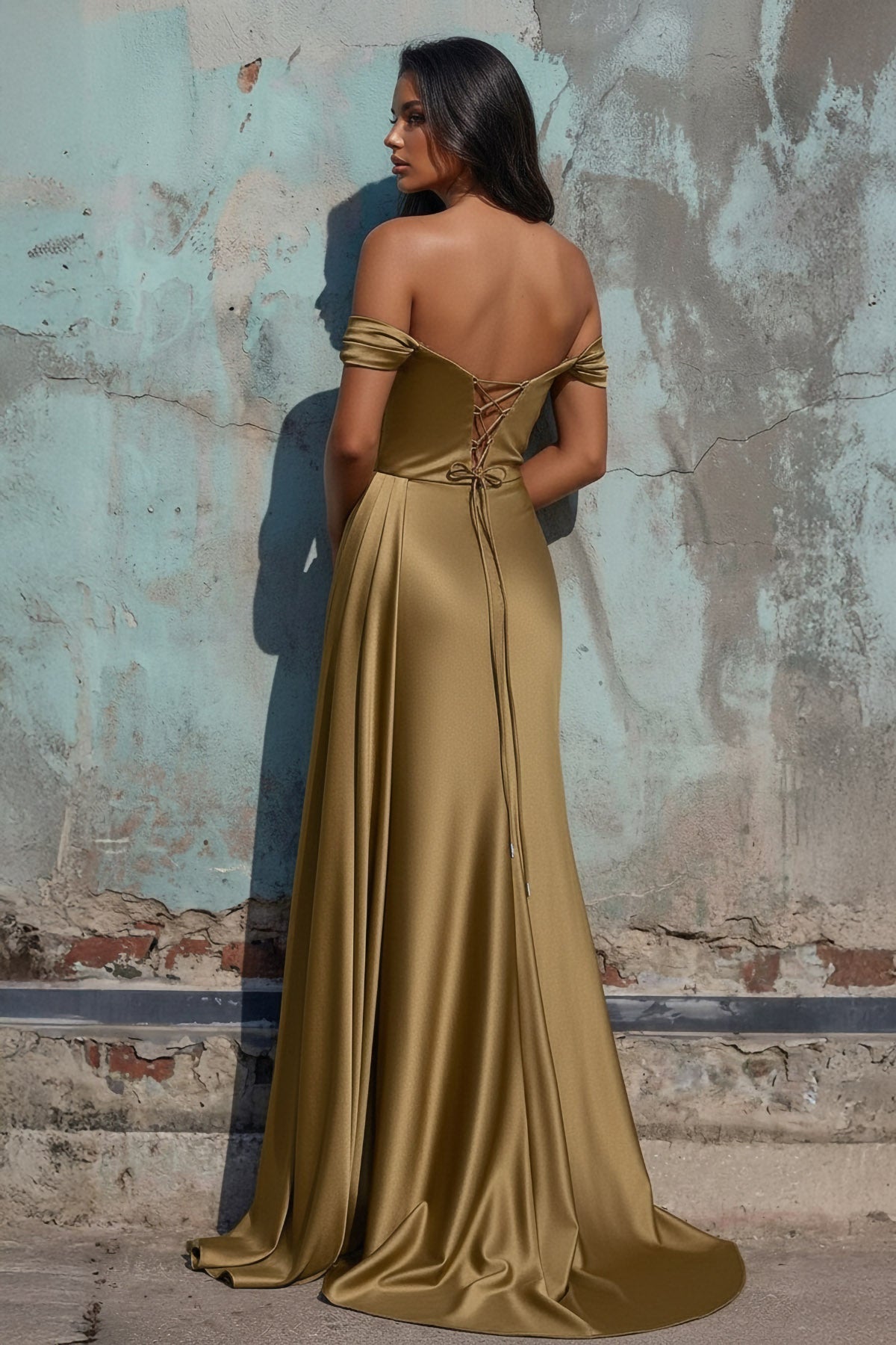 Robe longue doré à épaules dénudées plissée perlée - Harana