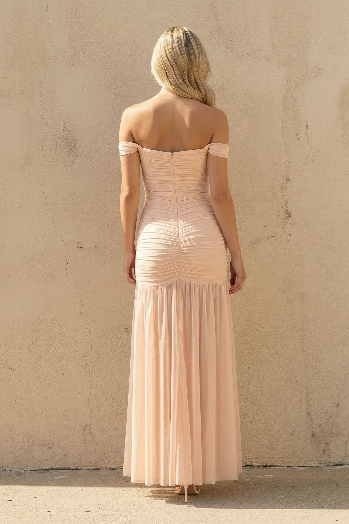 Robe longue peach à épaules dénudées effet drapé - Harana