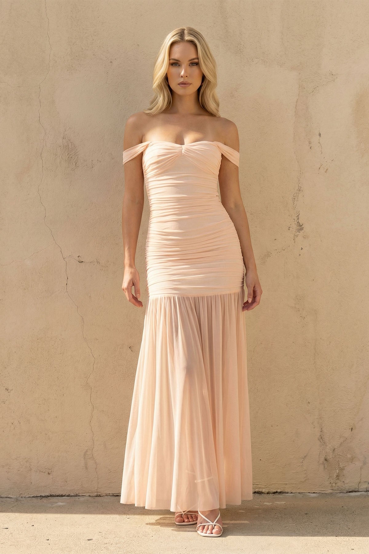 Robe longue peach à épaules dénudées effet drapé - Harana