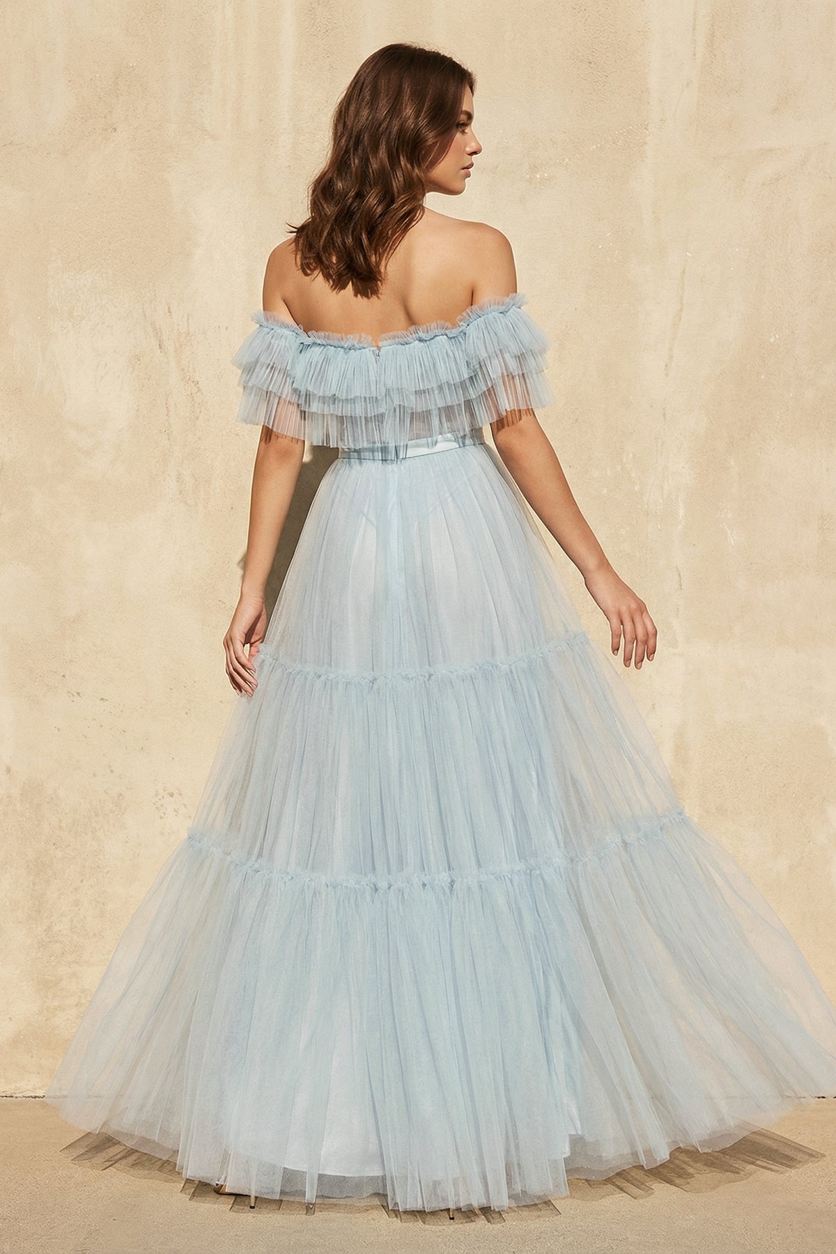 Robe longue bleu ciel à épaules dénudées à volants - Harana