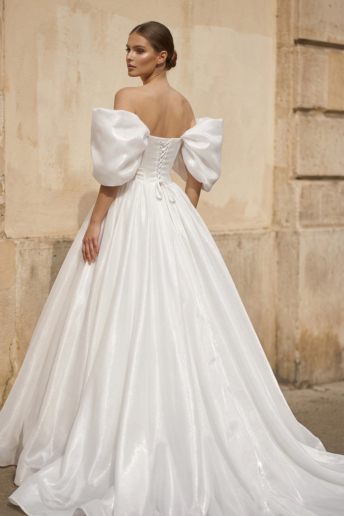 Robe de mariée ivoire longue à épaules dénudées froncée à corset - Harana